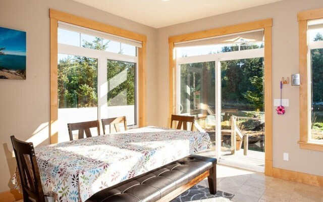 Schooner Creek Retreat