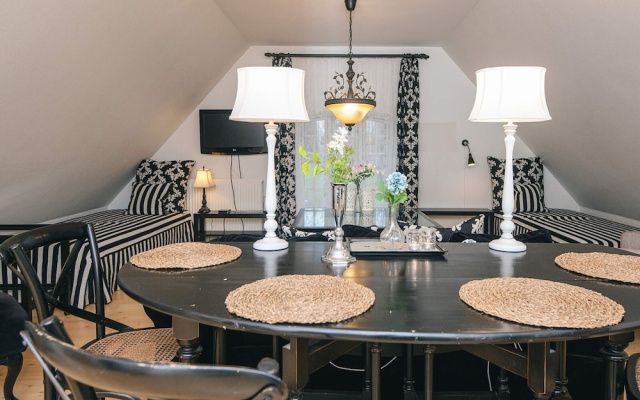 Spacious Holiday Home With Garden