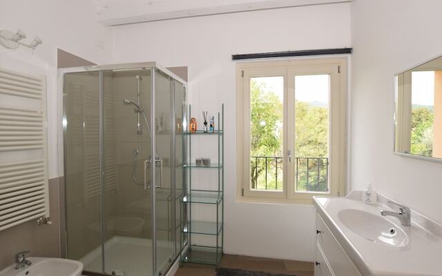 Elegant Holiday Home in Salò Near Lake Beach