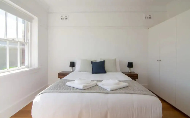 Two Bedroom Apartment in Mosman With Harbour Views