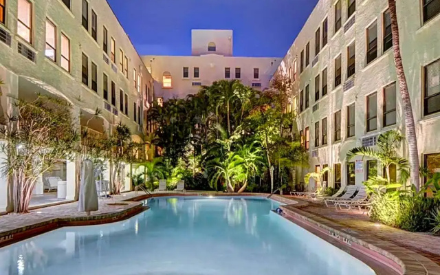 Hemingway Suites at Palm Beach Hotel Island