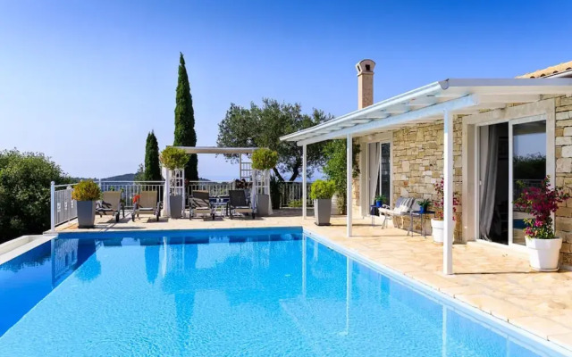 Juniper House - Charming 3 bed Villa With sea View