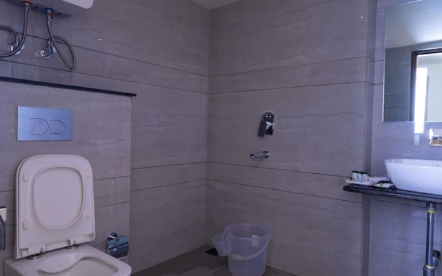 Sumitel Sanderling 500 meters from Mall Road