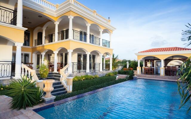 Villa with Spectacular Sea View