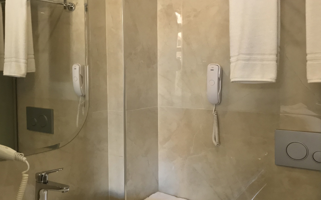 Galatahan Hotel