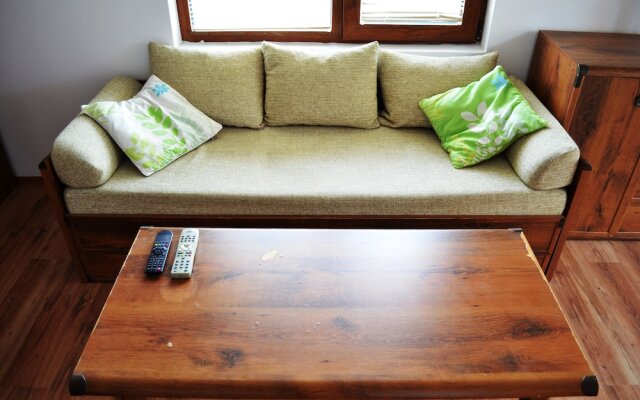 FM Premium 1-BDR Apartment-ART