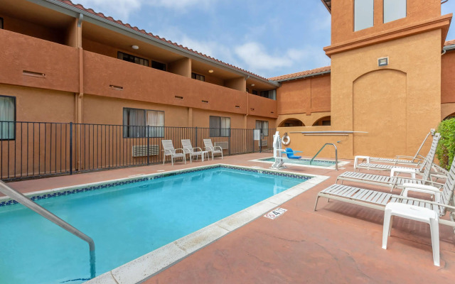 Quality Inn & Suites Oceanside near Camp Pendleton