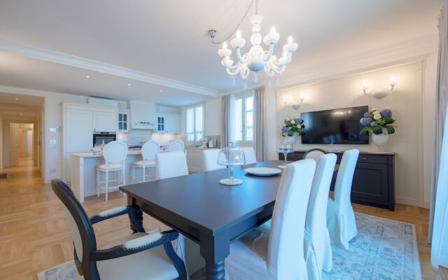 Luxury Lakefront Catullo with pool