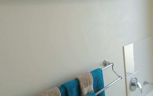 Palm Lakeside - Bowen, Whitsundays Wifi Netflix Private Cool Luxury – Bathroom – Bowen