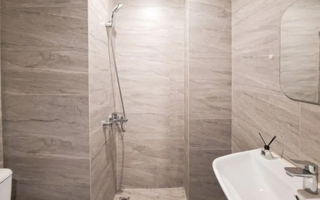 Modern Look Studio At Apartment Collins Boulevard