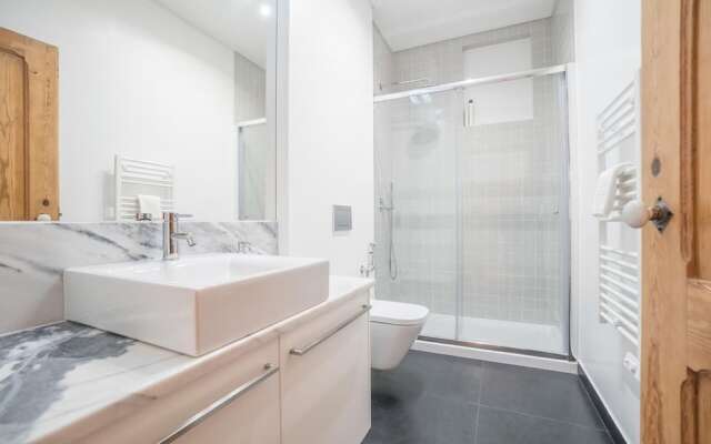 Superb Flat Cathedral & River View