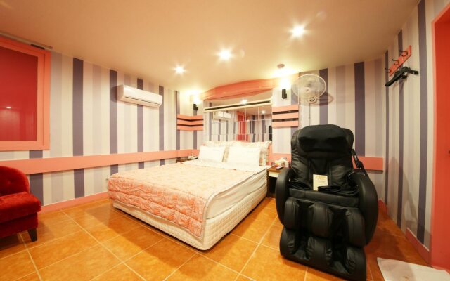 Sense Motel