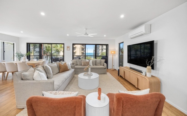 Bright Beachside Family House With Ocean Views – Guest Rooms – Coolum Beach