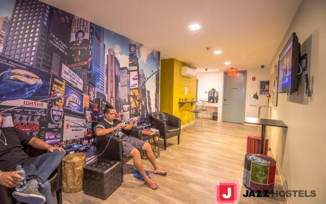 Jazz on Columbus Circle Hostel