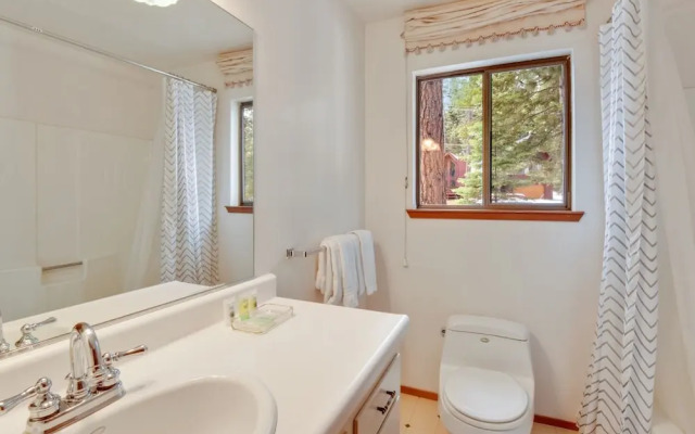 Jerves Tahoe Vacation Cabin by RedAwning