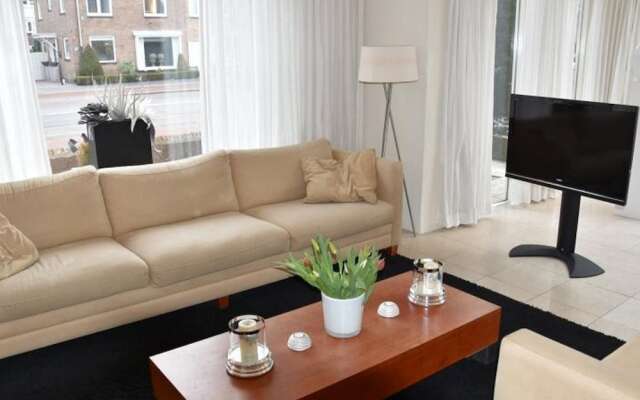Holdiay Home in Den Helder with private terrace and garden