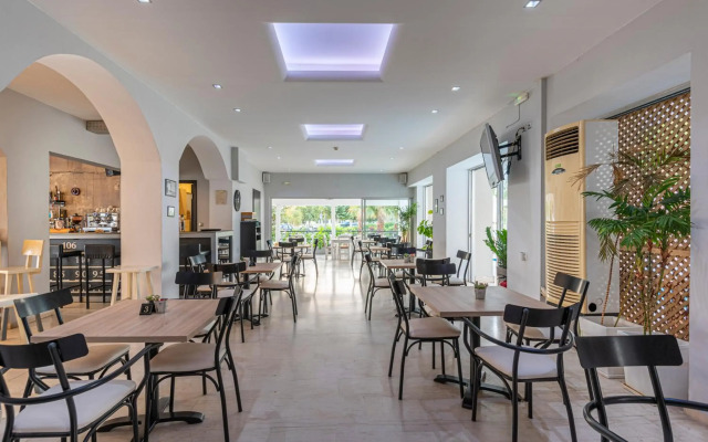 Zephyros Hotel
