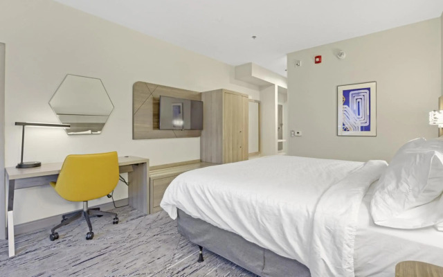 Holiday Inn Express Gulfport Beach by IHG