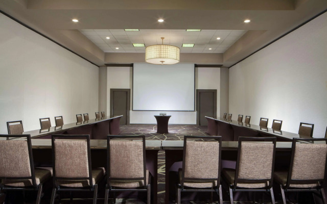 Embassy Suites by Hilton Philadelphia Airport