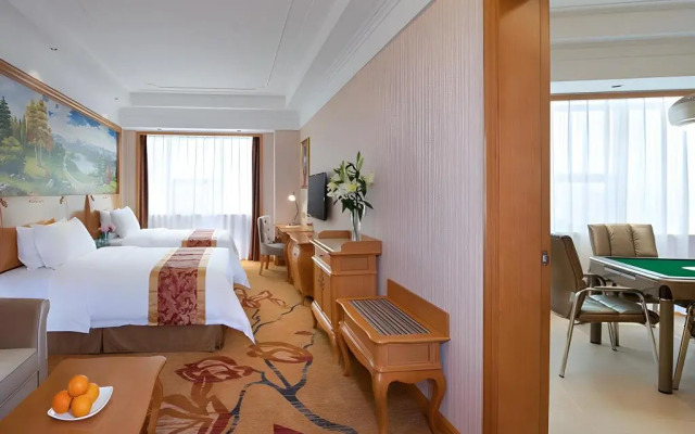 Venus Hotel Gongming Rainbow