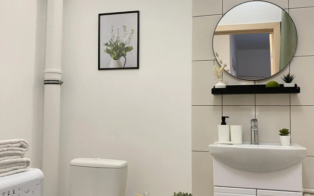 Апартаменты на проспекте Академика Сахарова 51