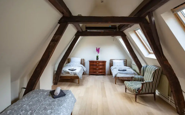 Unique Apartment In Historic Mansion