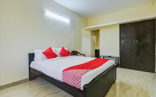 OYO Flagship 63029 Aruthraa Residency