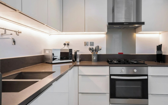 HomesGetaway- 1BR Apt in Marina Gate1