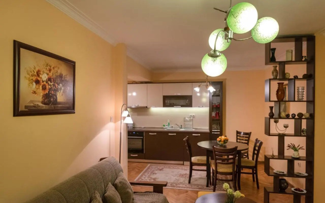 The Central Viewer - 2BR APART