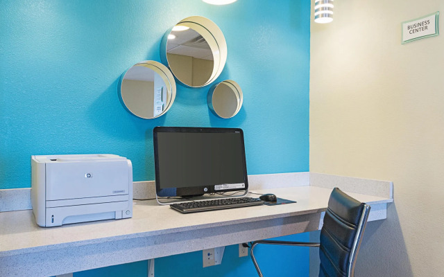 La Quinta Inn & Suites by Wyndham Mathis