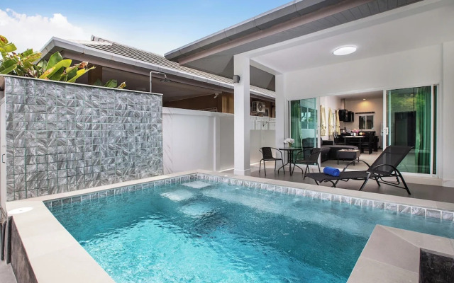 Holiday 2BR Jacuzzi Pool Villa Lancelot3