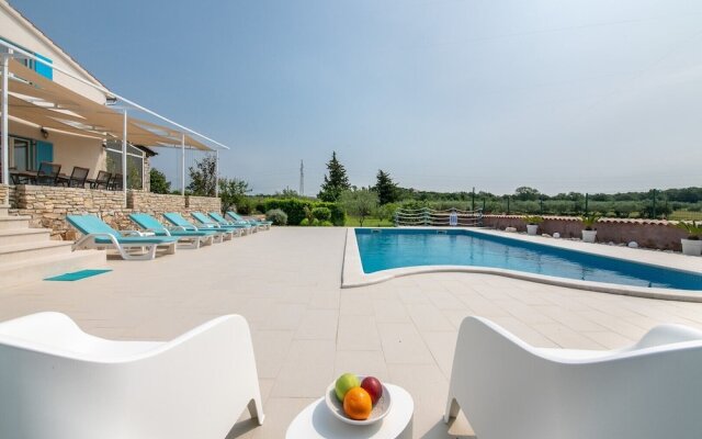 Villa Tanga near Rovinj with Pool