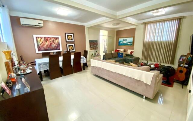 Lindo residencial a 350m do Farol da Orla