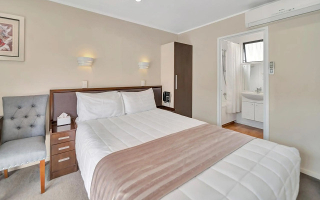 Tudor Court Motor Lodge