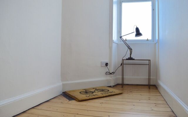 2 Bedroom Flat With Views of Holyrood