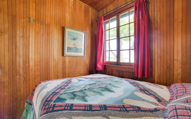 Sandy Beach & Sunset Views: Lakefront Escape!