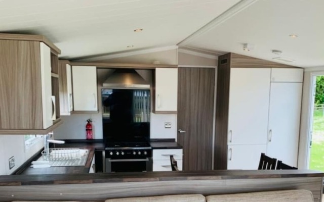 Luxury Caravan Only 10 Mins From the Beach