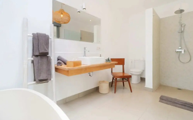 Splendid Private Villa, 2 BR, Canggu With Staff