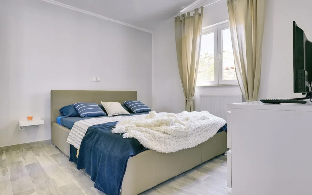 Boutique Villa in Peroj With Garden