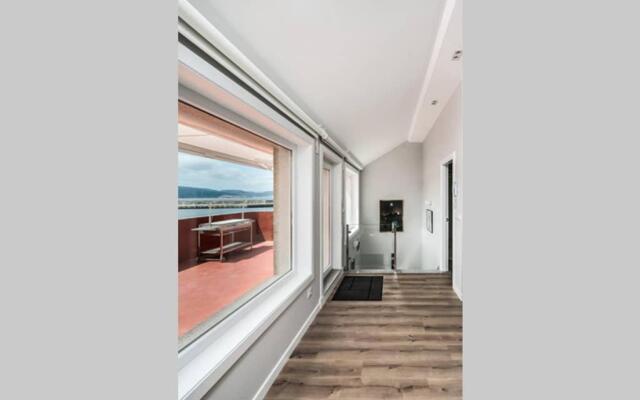 casa en corme encima del mar