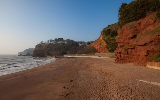 Modern Apartment in Dawlish With Dawlish Coast View