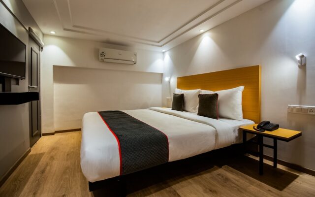 OYO Flagship 18252 Supreme Hotel Cuffe Parade