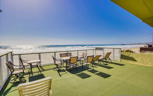 Surfer Beach Hotel
