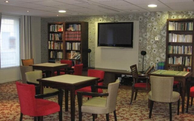 Résidence Services Seniors Domitys - Le Parc Balsan