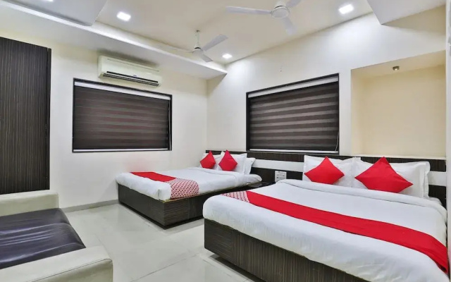 Varma Palace By OYO Rooms