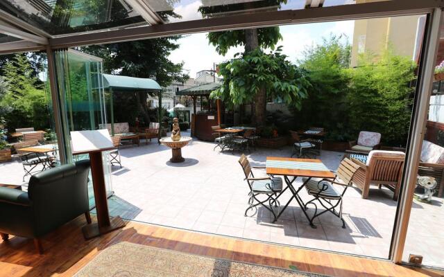 Rose Garden Suites