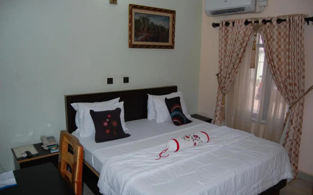 Nue Crest Hotel