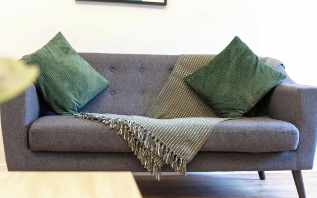 The Annick Suite No.1