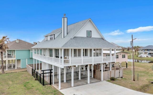 The Sandcastle 4 Bedroom Home by RedAwning