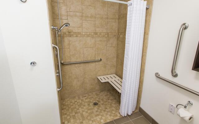 Candlewood Suites : Overland Park - W 135th St by IHG